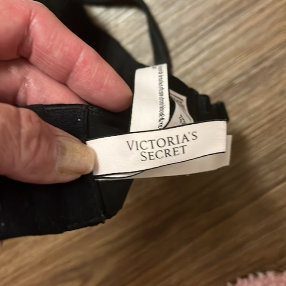 VICTORIA SECRET 38DD 🌺 BODY BY VICTORIA Black lined Demi bra Beautiful & Comfy - Picture 5 of 11